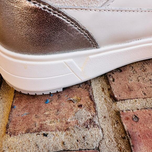 Men's Vionic Light Grey Athletic Sneakers - Picture 6 of 9